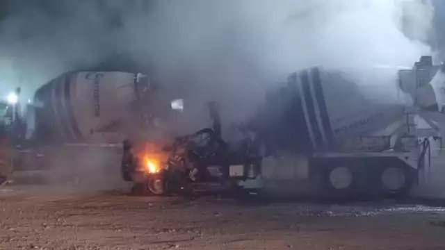 Reportan incendio de vehículo y hotel en Bacalar