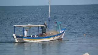 “No sabemos al zarpar si vamos a volver a tierra”: Pescadores de Yucatán exponen los riesgos de su oficio