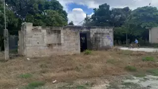 Casa abandonada en Escárcega es un refugio de delincuentes, denuncian vecinos
