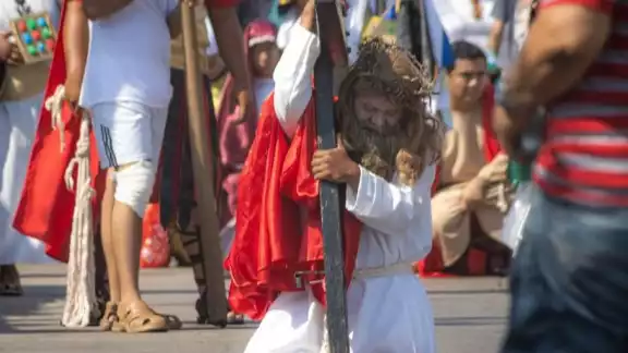 La comunidad católica vive con fe el Triduo Pascual: pasión, muerte y resurrección de Cristo