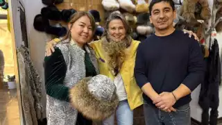 Tres artesanos que hacen obras de arte con sus manos.