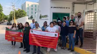 Se manifiestan en Pemex en Ciudad del Carmen por irregularidades por parte del Director General   