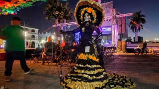 Dianeli Alamilla Peralta, de 16 años, destacó al lucir un vestuario de Catrina Elegante.