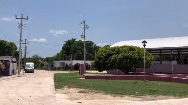 Ignora CFE cables peligrosos sobre vivienda en Xmejía