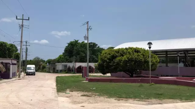 Ignora CFE cables peligrosos sobre vivienda en Xmejía