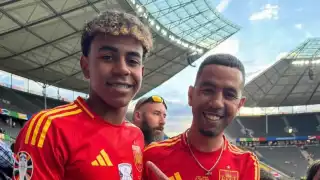 El joven del Barcelona y su padre