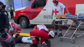 Un camión de transporte de personal de la empresa Lipu arrolló a un joven motociclista en la colonia Villas del Sol, en Playa del Carmen.