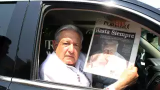 AMLO señaló que ya había recibido la edición especial en honor a Don Mario Renato Menéndez