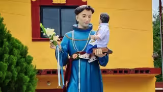 Imagen original de San Antonio de Padua sale en procesión por primera vez en años