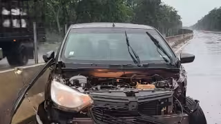 Venado se atraviesa en la carretera Mérida-Valladolid y provoca aparatoso accidente