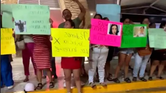 Los manifestantes exigen la liberación de Efrén, Diego Natanael, María del Mar y Joel Los manifestantes exigen la liberación de Efrén, Diego Natanael, María del Mar y Joel