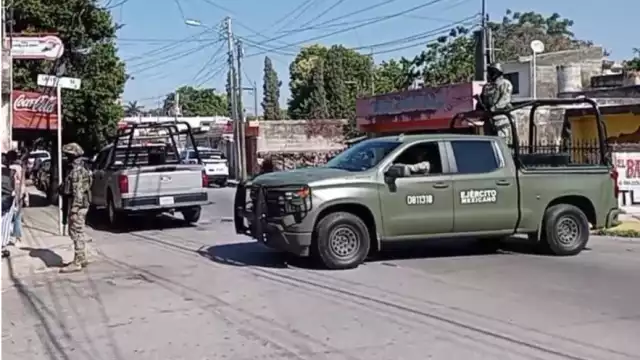 Elementos de fuerzas federales y estatales catean una vivienda en la López Mateos de Mérida