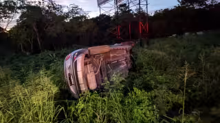 El conductor viajaba acompañado de varios menores