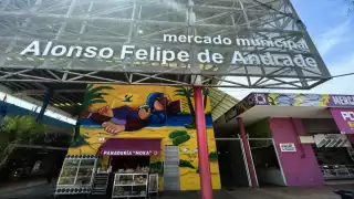 Falta de atención administrativa agrava rebosamientos y afecta venta en mercado local