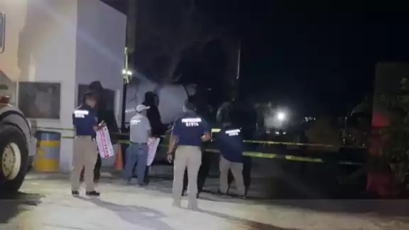 Casas cercanas al incidente se vieron afectadas por el cemento que salió proyectado Casas cercanas al incidente se vieron afectadas por el cemento que salió proyectado