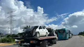 el conductor del automóvil compacto resultó lesionado y tuvo que ser atendido por paramédicos