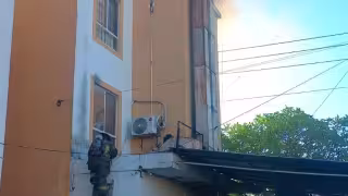 Incendio en negocio de pollos asados en Villas Otoch movilizó  a cuerpos de emergencia de Cancún