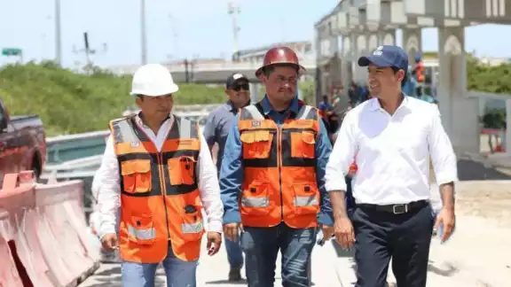 Mauricio Vila en el Viaducto Elevado de Progreso