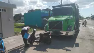 Falta de señalamientos viales provoca choque en Sabancuy 