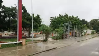 En pausa, rehabilitación del parque principal de Calderitas de Chetumal