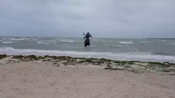 Poseidón sigue mostrando su poderío desde la playa Poseidón sigue mostrando su poderío desde la playa