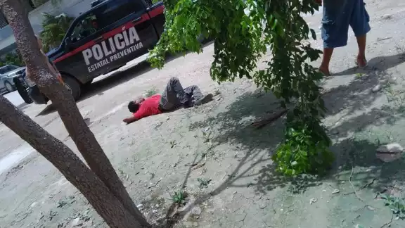 Ante el reporte de los vecinos, llegaron elementos de la policía para trasladar al presunto violador