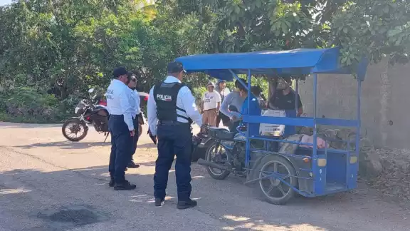 Motociclista golpea mototaxi en Kilakán Motociclista golpea mototaxi en Kilakán