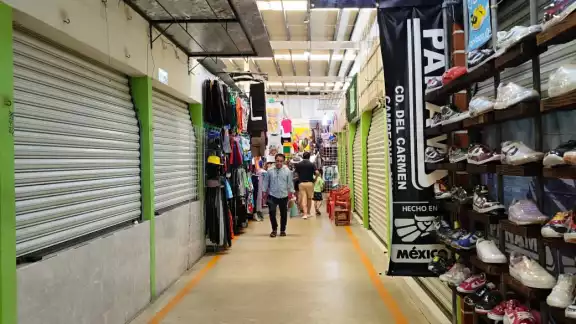 Comerciantes y prestadores de servicios en Ciudad del Carmen enfrentan una difícil situación económica. Comerciantes y prestadores de servicios en Ciudad del Carmen enfrentan una difícil situación económica.