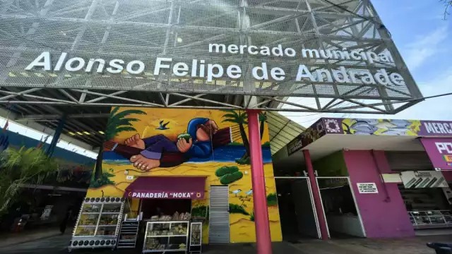 Falta de atención administrativa agrava rebosamientos y afecta venta en mercado local