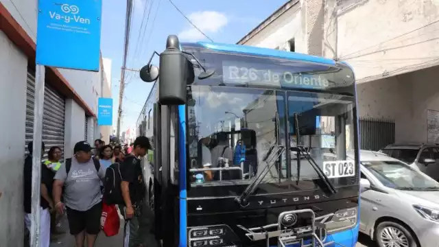 Son 12 rutas las que modificaron su paradero este martes