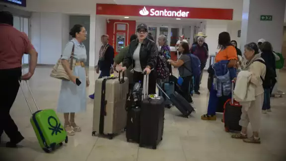 Turistas han llegado al aeropuerto de Mérida este lunes