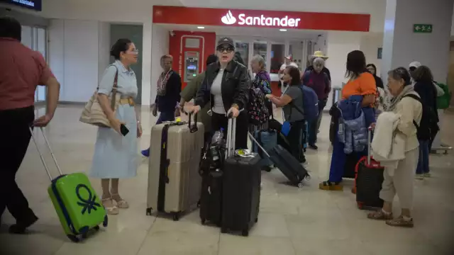 Turistas han llegado al aeropuerto de Mérida este lunes