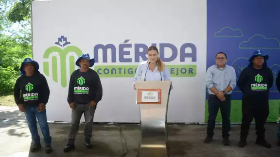 Cecilia Patrón entregó nuevos uniformes para los empleados