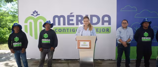 Cecilia Patrón entregó nuevos uniformes para los empleados