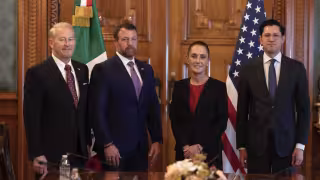 Cluadia Sheinbaum recibe a Markwayne Mullin en Palacio Nacional para abordar seguridad