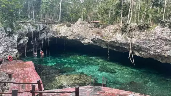 Yucatán se encuentra lleno de cenotes Yucatán se encuentra lleno de cenotes