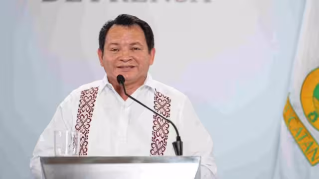 Joaquín Díaz Mena destacó la importancia de mejorar al sector salud de Yucatán