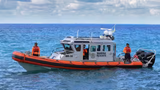 Rescatan a extranjero a 352 kilómetros en altamar en Progreso; presentaba deshidratación y quemaduras por el sol