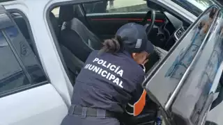 Niña queda atrapada adentro de vehículo en Playa del Carmen