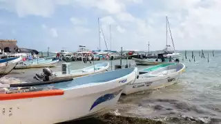 En Puerto Juárez hay cerca de 70 botes; los hombres del mar empezaron con el pie izquierdo la temporada de captura del mero, debido a los golpes del viento