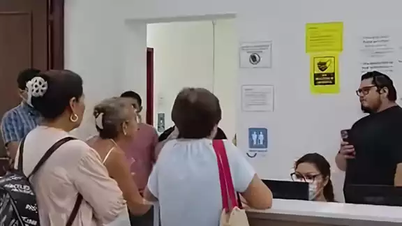 “Jubilados de Pemex denuncian abandono médico en Ciudad del Carmen: ‘Nos tratan como intrusos’”