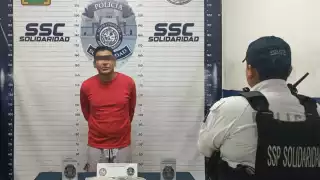 Detienen a hombre con múltiples dosis de aparentes narcóticos en Playa del Carmen