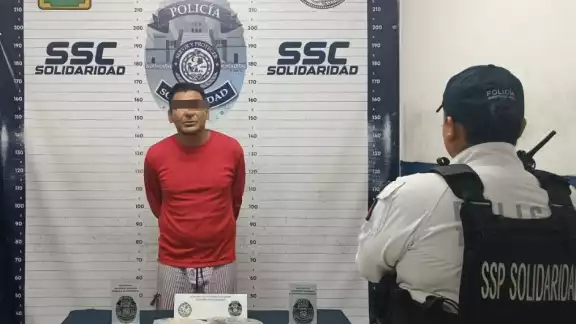 Autoridades en Playa del Carmen detienen a hombre con 28 posibles dosis de narcóticos. Autoridades en Playa del Carmen detienen a hombre con 28 posibles dosis de narcóticos.