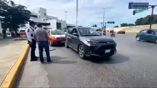 Dos incidentes viales ocurrieron de forma simultánea en la avenida Circuito Baluartes en Campeche