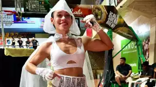 La gladiadora desde el arranque de la batalla se "echó" a la bolsa a los asistentes a la función de box