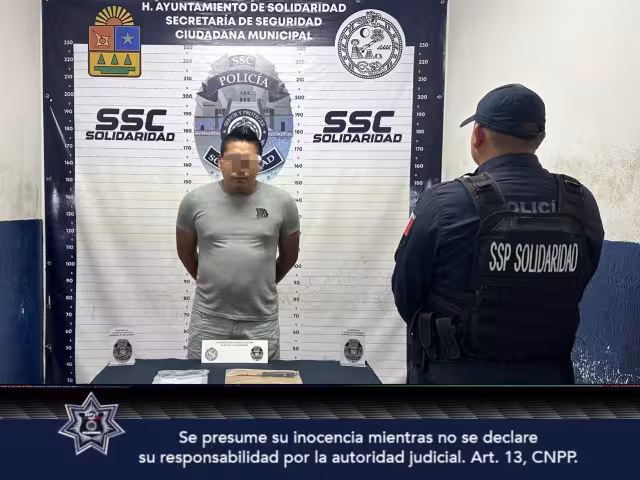 Detienen a tabasqueño por agresión con cuchillo a su pareja en Playa del Carmen.