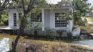 50 viviendas de Mahahual continúan afectadas por inundaciones