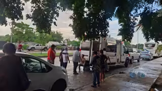 Hombre escapa de anexo y se arroja al mar en Champotón para evitar ser detenido; lo rescatan