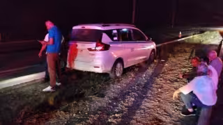 Taxista se queda dormido y se sale de la carretera federal 307