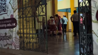 Atienden a hombre por un golpe en la cabeza y convulsiones en el Instituto Campechano